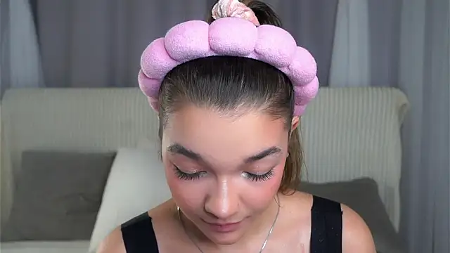 VeronaAppleberry online show from 10/23/25, 11:31