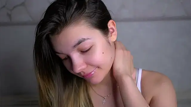 VeronaAppleberry online show from 02/15/26, 01:06