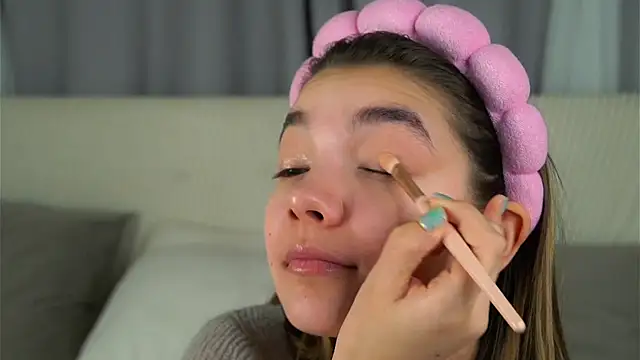 VeronaAppleberry online show from 10/22/25, 11:42