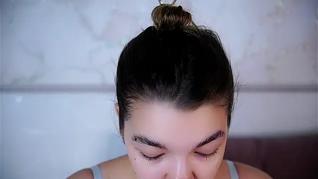 VeronaAppleberry online show from 12/21/25, 01:30