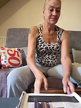 lisalustjouw online show from 10/01/25, 11:58