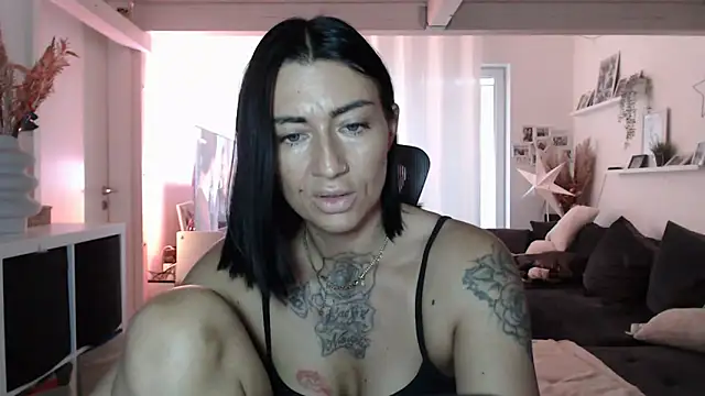 IntiMia online show from 12/15/25, 08:09