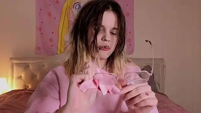 HanaMitsuri online show from 12/13/25, 11:44