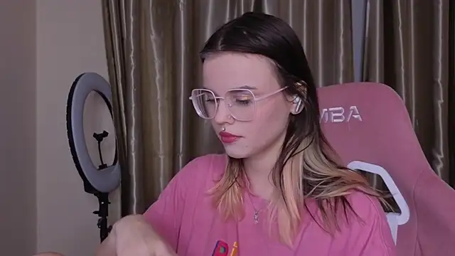 HanaMitsuri online show from 03/18/26, 04:52