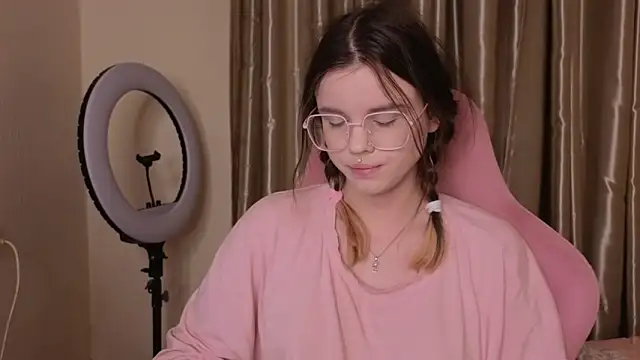 HanaMitsuri online show from 03/31/26, 03:41