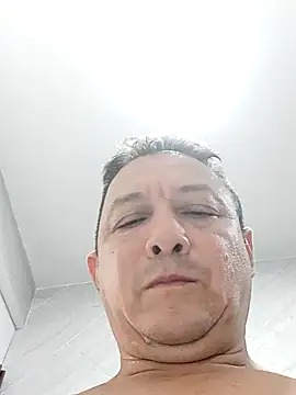Snapshot of luchoarr chatting on 02/17/25, 10:05 luchoarr online show from 02/17/25, 10:05