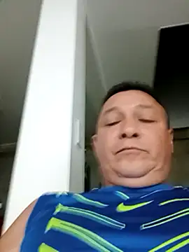 Snapshot of luchoarr chatting on 01/21/25, 12:15 luchoarr online show from 01/21/25, 12:15