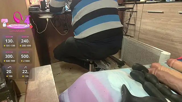 misteryman1956 online show from 12/22/25, 05:51