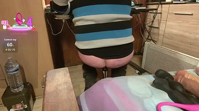 misteryman1956 online show from 12/21/25, 05:42