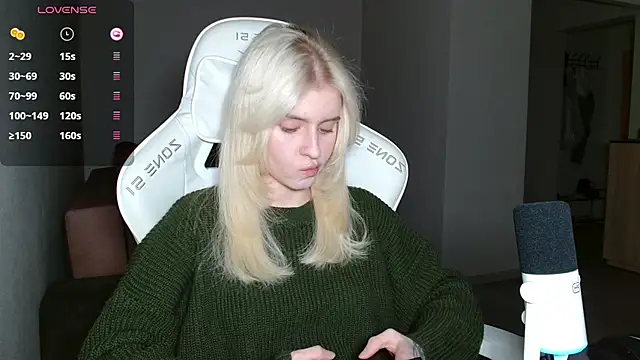 LizaKisses online show from 10/04/25, 03:57