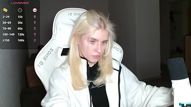 LizaKisses online show from 10/02/25, 03:15