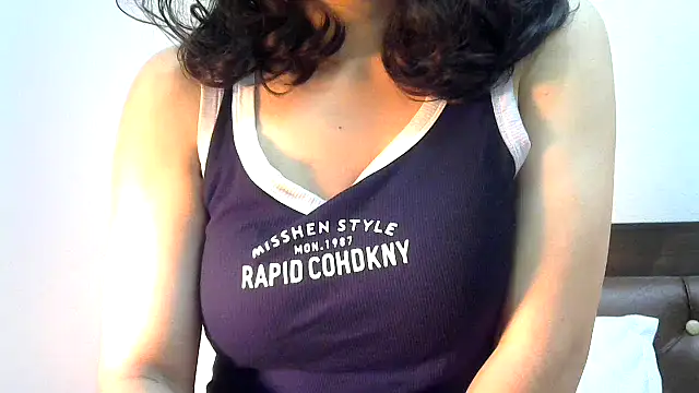 Snapshot of phuljhadi chatting on 02/15/25, 04:34 phuljhadi online show from 02/15/25, 04:34