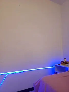 VictoriaEvaans  online show from 11/17/25, 10:03