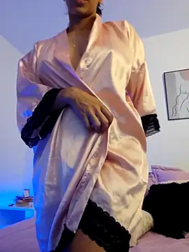 VictoriaEvaans  online show from 11/18/25, 10:34