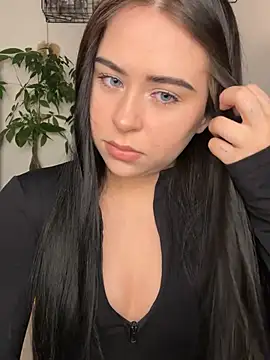  SweetCandyy online show from 05/17/26, 08:20