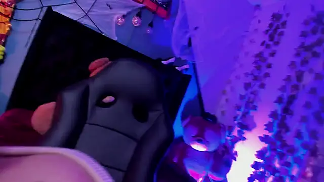 delilah fix online show from 11/03/25, 08:23