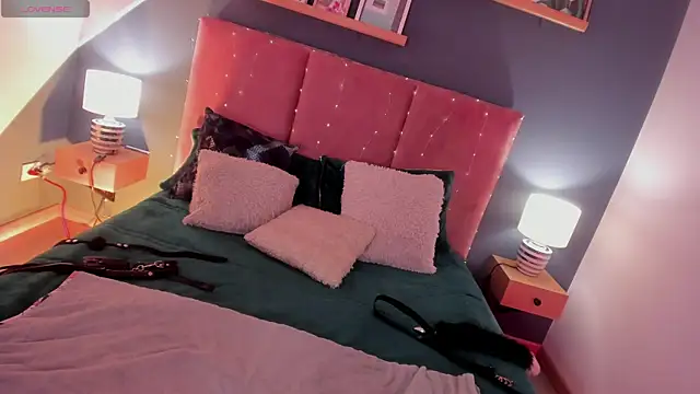 delilah fix online show from 11/19/25, 01:05