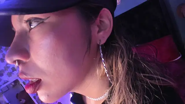 delilah fix online show from 10/28/25, 08:41