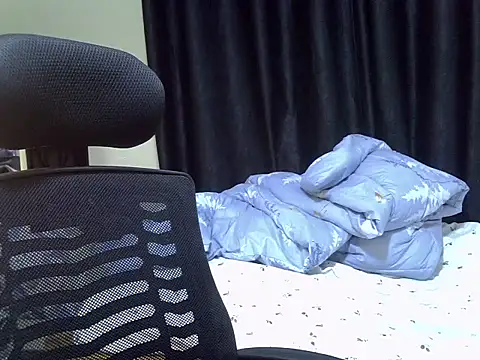 Horny-slut  online show from 09/30/25, 04:18