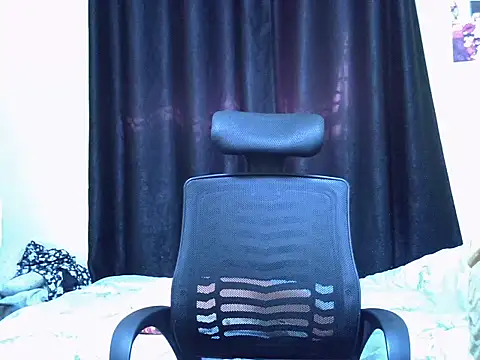 Snapshot of Horny-slut_ chatting on 01/06/26, 12:42 Horny-slut online show from 01/06/26, 12:42