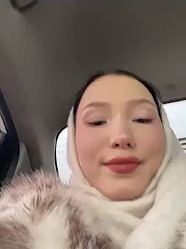 LeilaLow online show from 02/28/25, 10:52