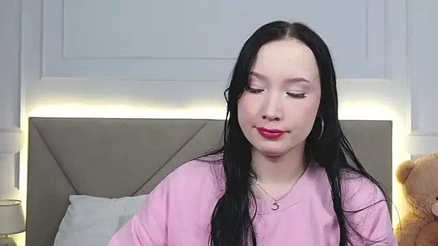 LeilaLow online show from 02/26/25, 11:11