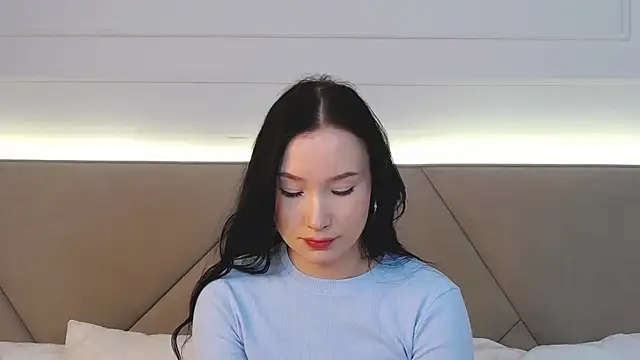 LeilaLow online show from 02/25/25, 06:12