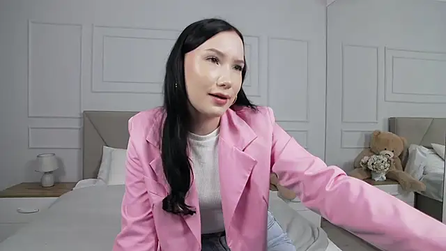 LeilaLow online show from 09/16/25, 11:44