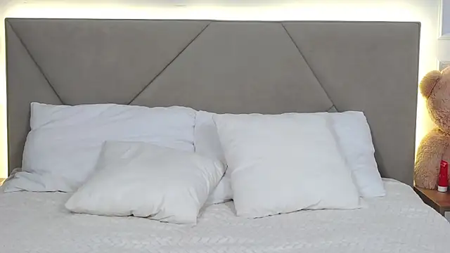 LeilaLow online show from 03/03/25, 12:06