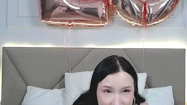 LeilaLow online show from 02/18/25, 03:20