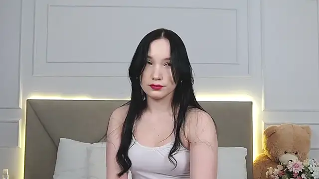 LeilaLow online show from 02/07/25, 12:06