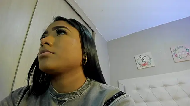 nicole  parker1 online show from 03/17/26, 01:03