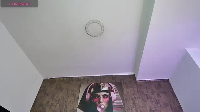 nicole  parker1 online show from 10/22/25, 07:13