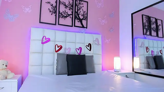 Snapshot of RenataJhonson_ chatting on 02/28/25, 04:43 RenataJhonson online show from 02/28/25, 04:43