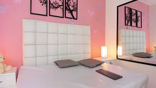 Snapshot of RenataJhonson_ chatting on 03/11/25, 04:30 RenataJhonson online show from 03/11/25, 04:30