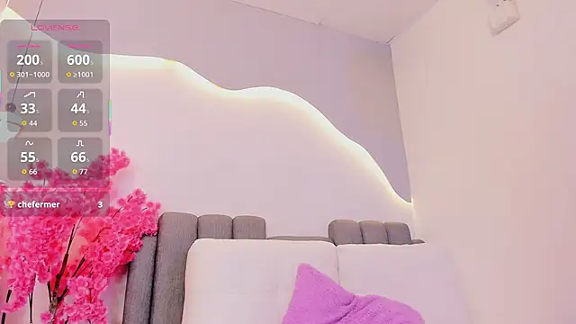 Snapshot of RenataJhonson_ chatting on 12/05/25, 06:01 RenataJhonson online show from 12/05/25, 06:01