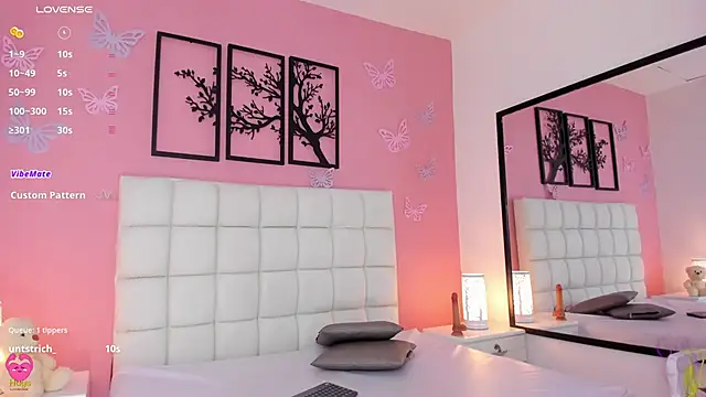 Snapshot of RenataJhonson_ chatting on 03/08/25, 08:22 RenataJhonson online show from 03/08/25, 08:22