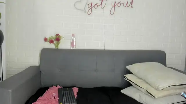 Snapshot of karina_gomez_18 chatting on 12/01/25, 11:55 karina gomez 18 online show from 12/01/25, 11:55