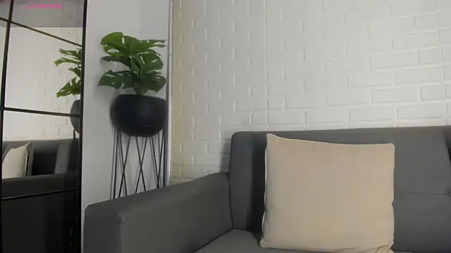 Snapshot of karina_gomez_18 chatting on 03/01/25, 01:53 karina gomez 18 online show from 03/01/25, 01:53