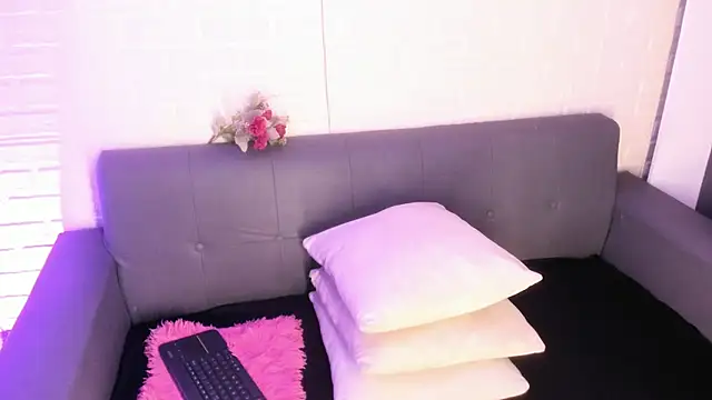 Snapshot of karina_gomez_18 chatting on 11/13/25, 11:47 karina gomez 18 online show from 11/13/25, 11:47