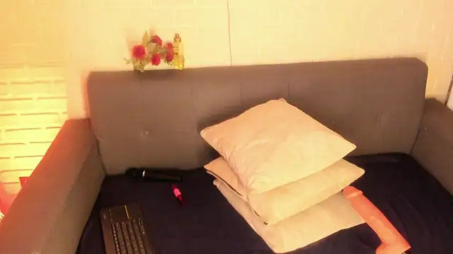 Snapshot of karina_gomez_18 chatting on 11/14/25, 12:31 karina gomez 18 online show from 11/14/25, 12:31