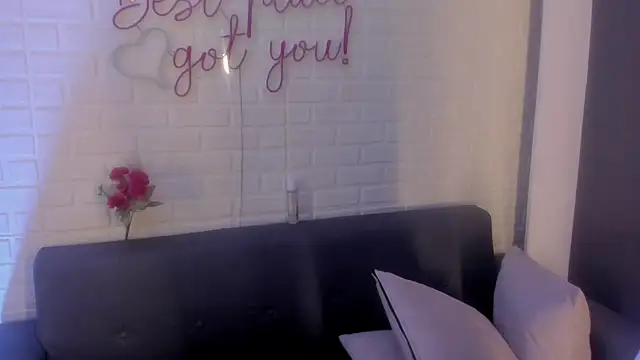 Snapshot of karina_gomez_18 chatting on 09/14/25, 11:10 karina gomez 18 online show from 09/14/25, 11:10