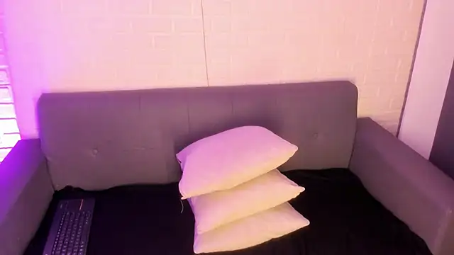 Snapshot of karina_gomez_18 chatting on 12/04/25, 11:20 karina gomez 18 online show from 12/04/25, 11:20