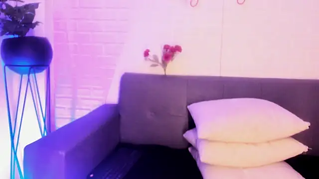 Snapshot of karina_gomez_18 chatting on 11/07/25, 11:26 karina gomez 18 online show from 11/07/25, 11:26