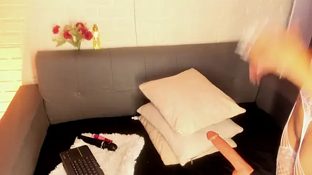 Snapshot of karina_gomez_18 chatting on 11/11/25, 11:38 karina gomez 18 online show from 11/11/25, 11:38