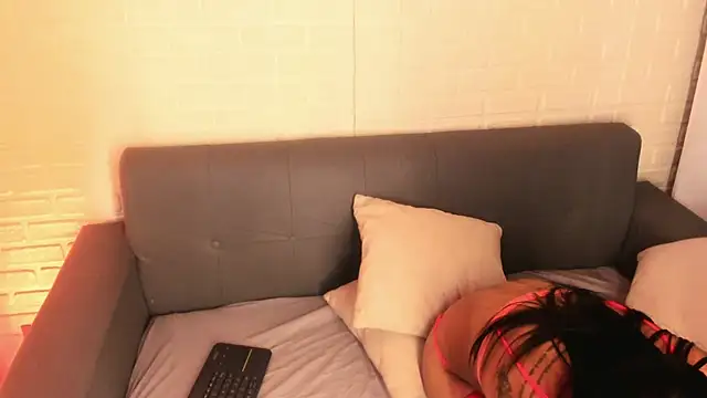 Snapshot of karina_gomez_18 chatting on 11/19/25, 11:43 karina gomez 18 online show from 11/19/25, 11:43