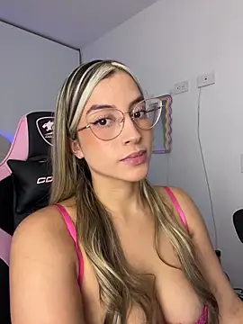 Issabela G1 online show from 03/29/26, 03:19