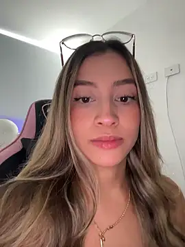 Issabela G1 online show from 02/24/26, 08:53