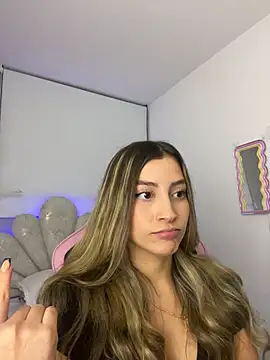 Issabela G1 online show from 02/23/26, 11:38