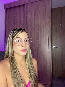 Issabela G1 online show from 10/15/25, 11:46